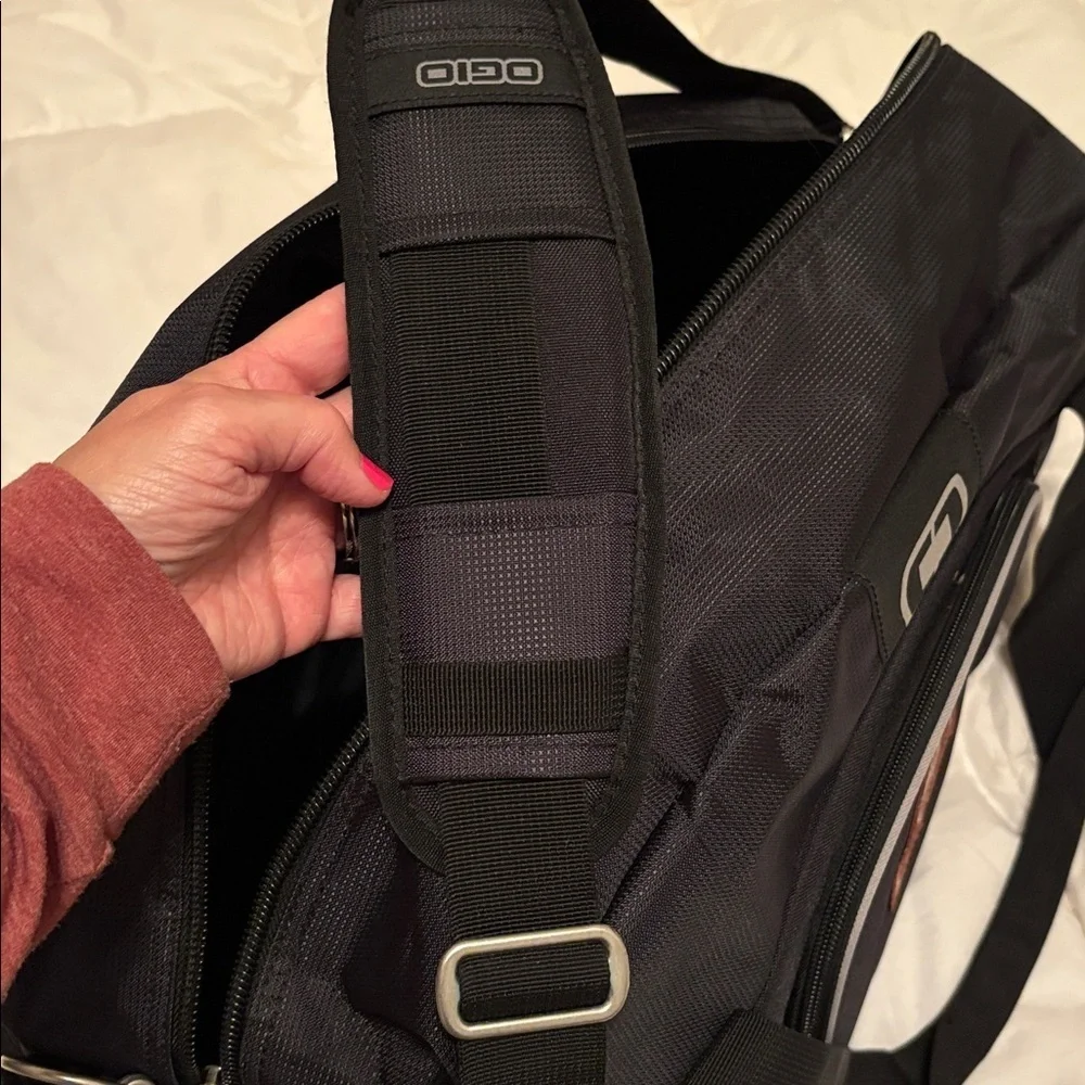 OGIO LARGE DUFFEL BAG GYM BAG TRAVEL BAG NEW